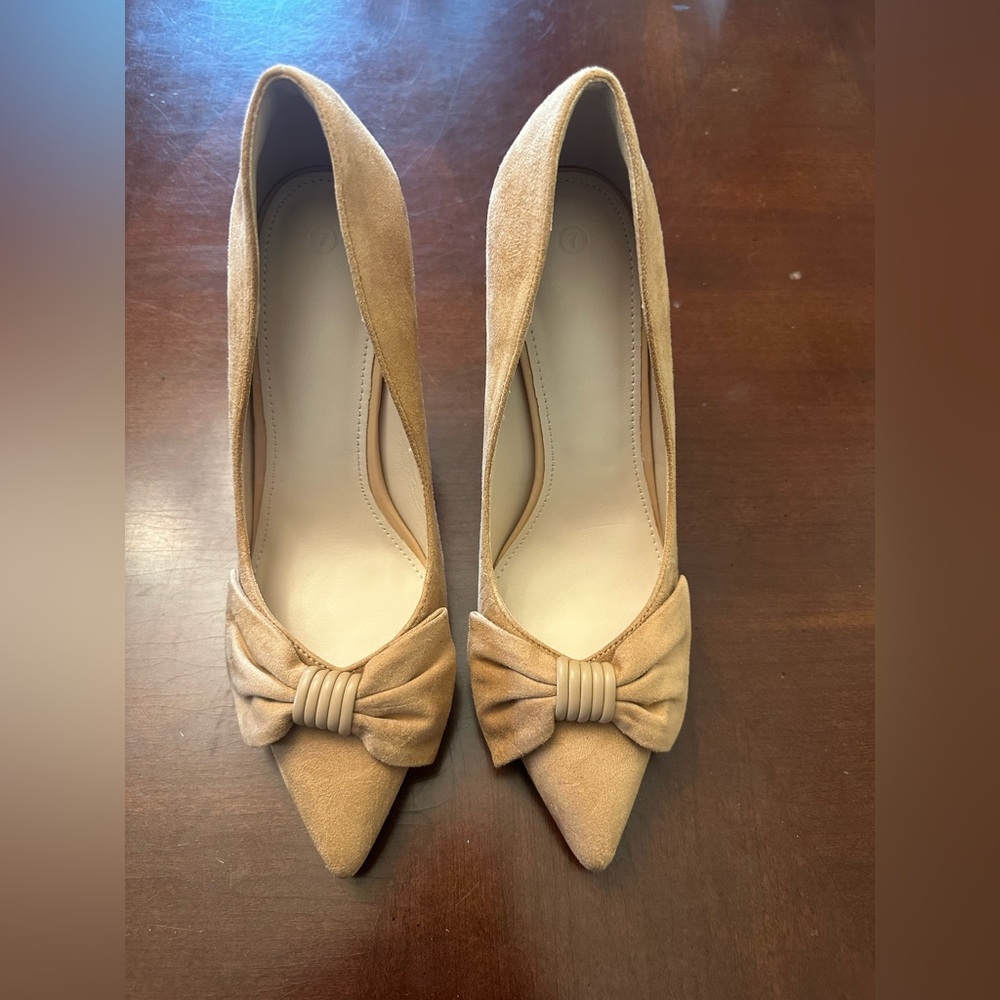 Contigo Tan Bow Heels